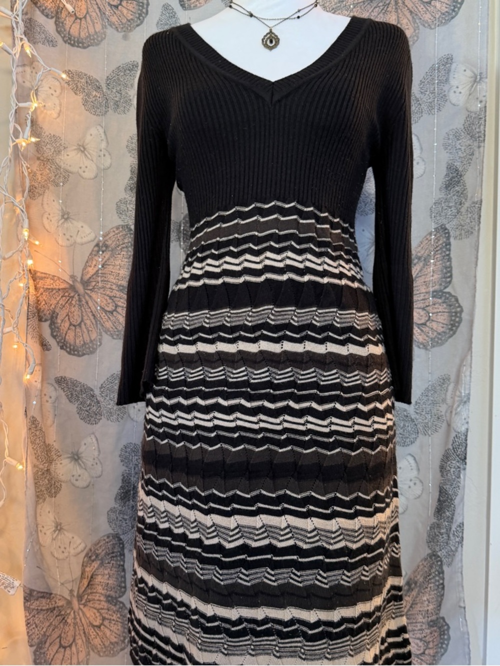 Nine West Black Ivory Grey Textured Knit V-Neck Sweater Dress Bell Sleeves MED